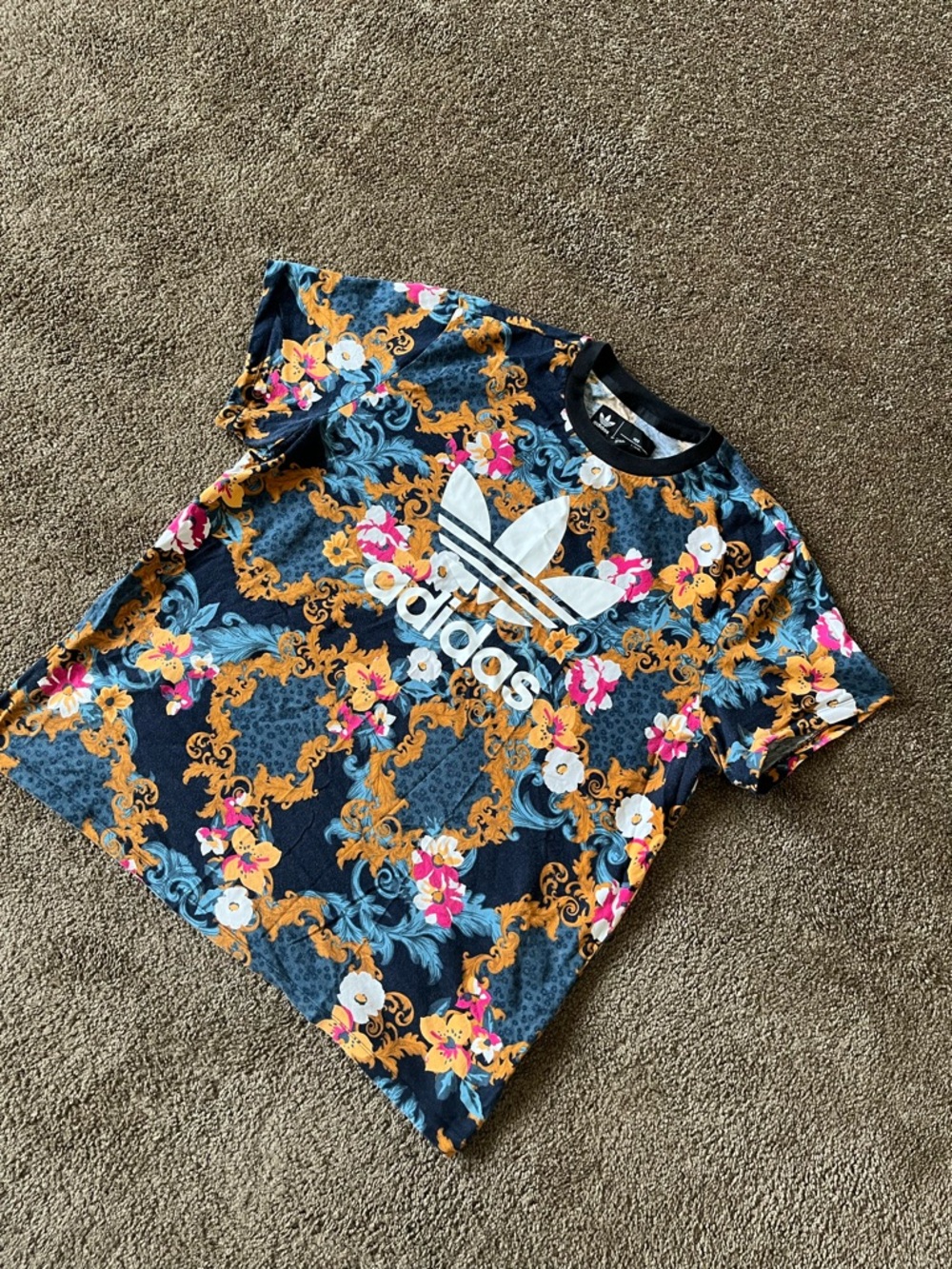 Adidas HER Studio London floral tee in women’s size XL. - Picture 7 of 8